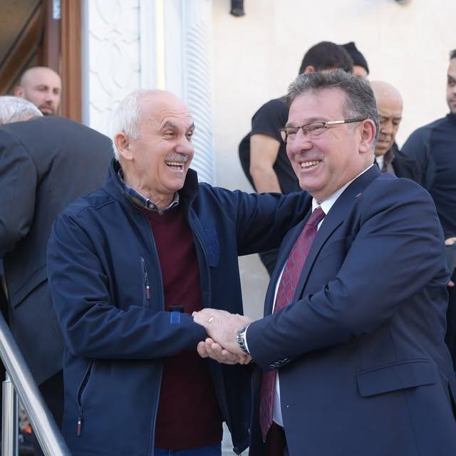 Oktay Aksu, Cuma Buluşmasında Esnaf ve Vatandaşlarla Bir Araya Gelerek İleriye Yönelik Planlarını Paylaştı