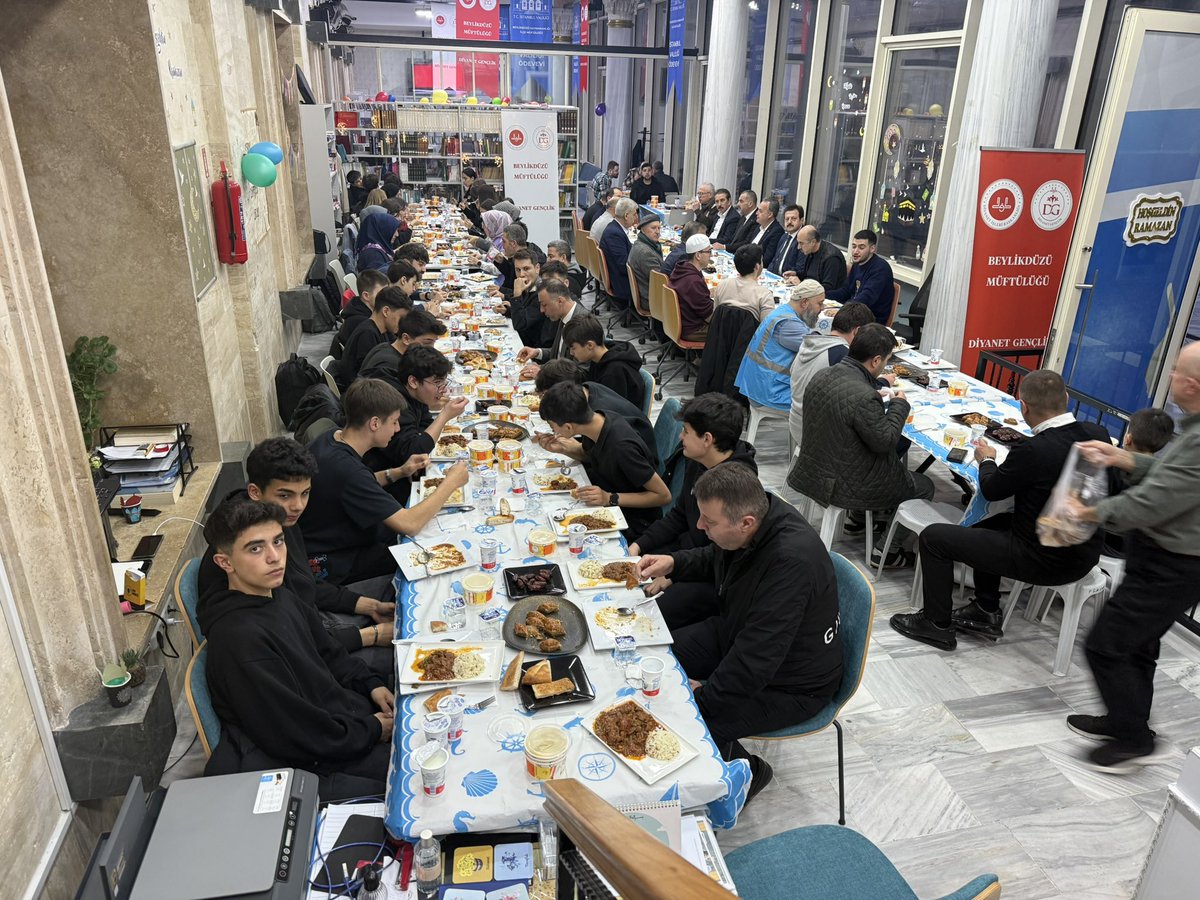 Beylikdüzü'nde Gençler İçin Ramazan Sofrası Kuruldu