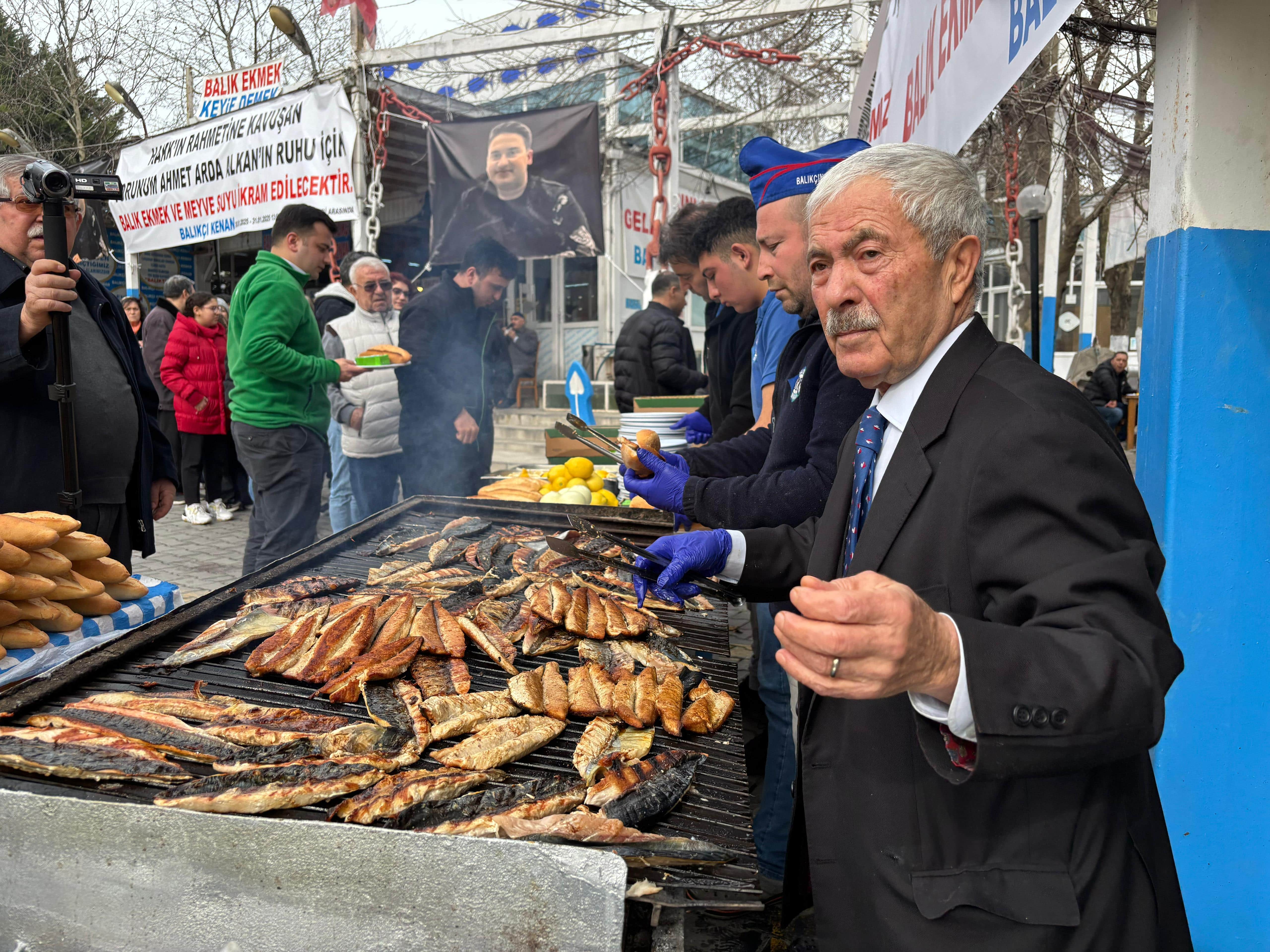 Balıkçı Kenan, Torunu ve Kurbanların Anısına Mevlid-i Şerif Okuttu; Binlerce Balık Ekmek İkram Etti