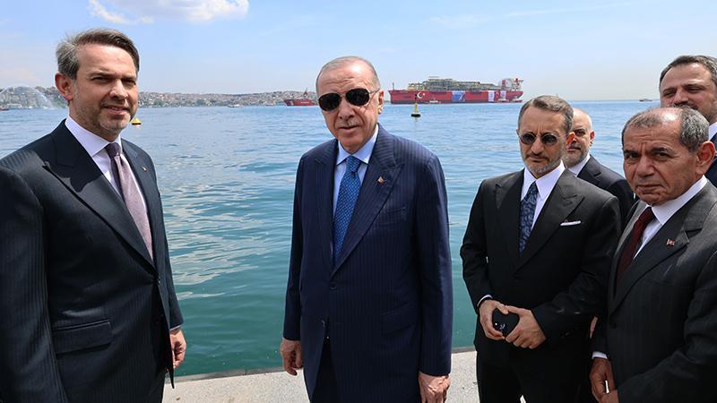 Türkiye'nin İlk Yüzer Doğal Gaz Üretim Platformu Osman Gazi Karadeniz'e Uğurlandı