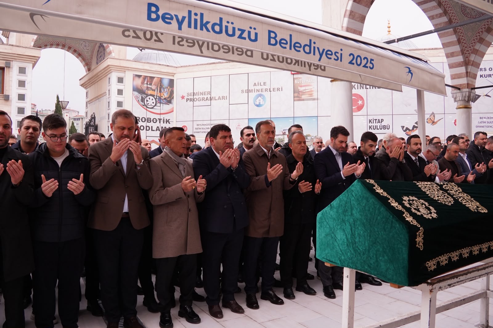 MHP Beylikdüzü İlçe Başkanı Özkan Eremsayın’ın Kayınpederi Son Yolculuğuna Uğurlandı