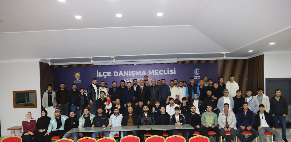 Esenyurt’ta AK Parti’ye 100 Genç Katıldı: Zafer Gümüş de Partiye Geçti