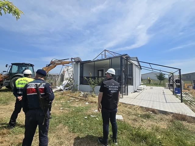 Silivri'de Kaçak Yapılaşmaya Karşı Yıkım Çalışmaları De...