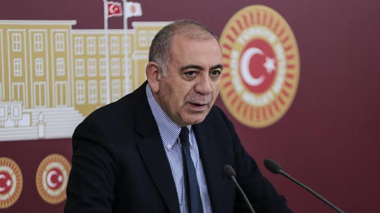 Son Dakika: CHP İstanbul İl Kongresi İptal Edildi – Gürsel Tekin Tedbiren Atandı