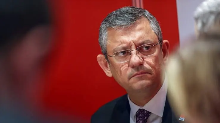 Özgür Özel’den Yerlikaya’ya Sert Tepki: “Evimizin Önünden Derhal Çekilin”