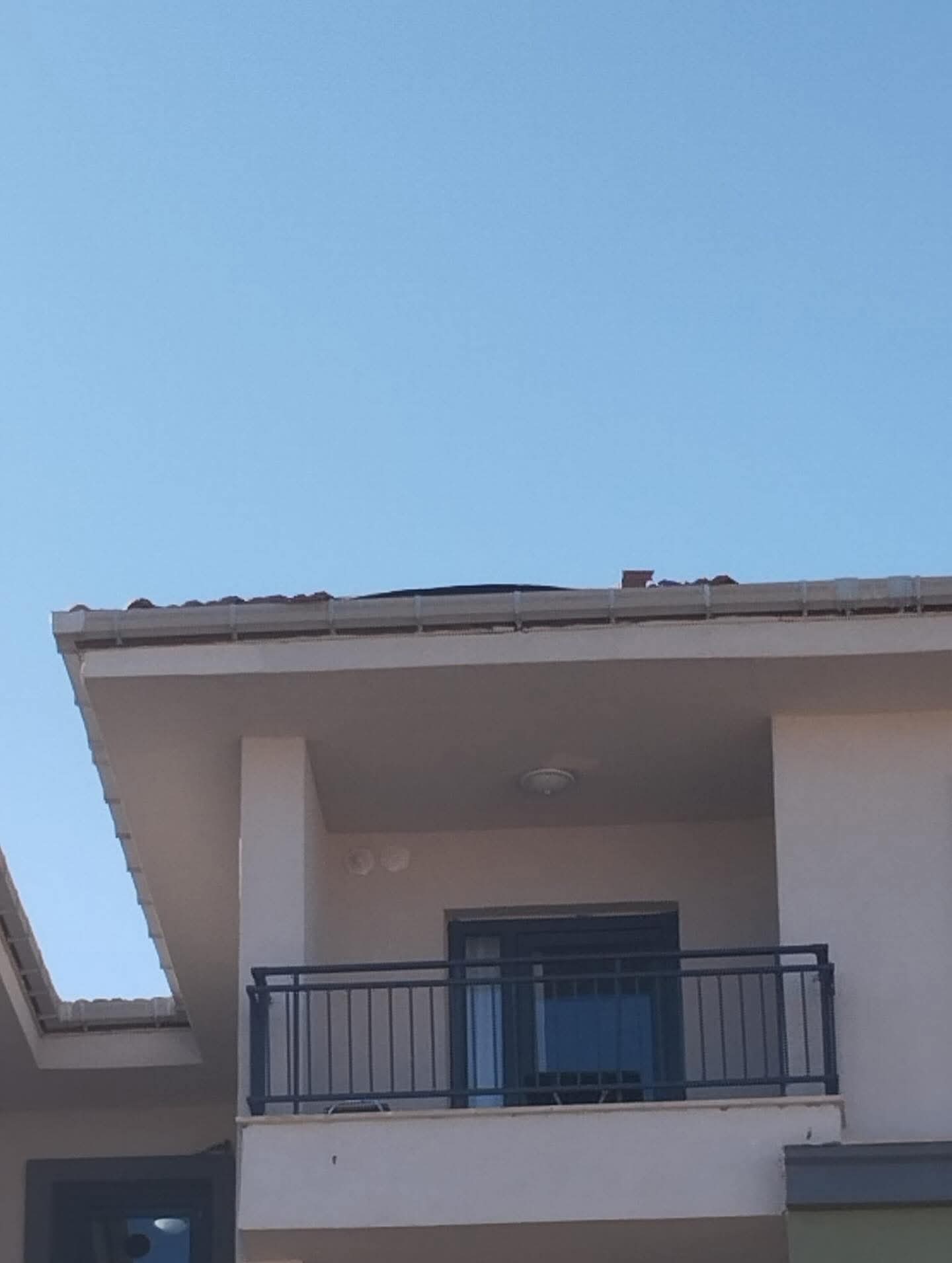 Adıyaman’da Şiddetli Rüzgâr TOKİ Çatısını Uçurdu: Vatandaşlar Tepkili!