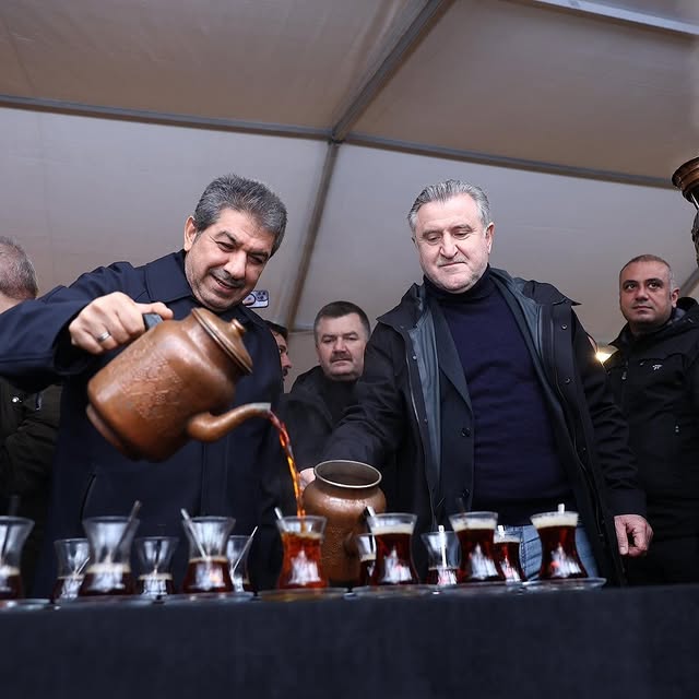 Esenler'de Dünya Çay Günü'nde Çay Ziyafeti