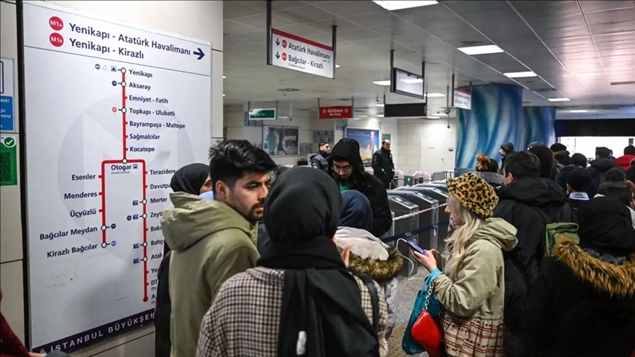 Yenikapı-Kirazlı Metro Hattında Teknik Arıza: Yolcular Raylarda Yürüdü