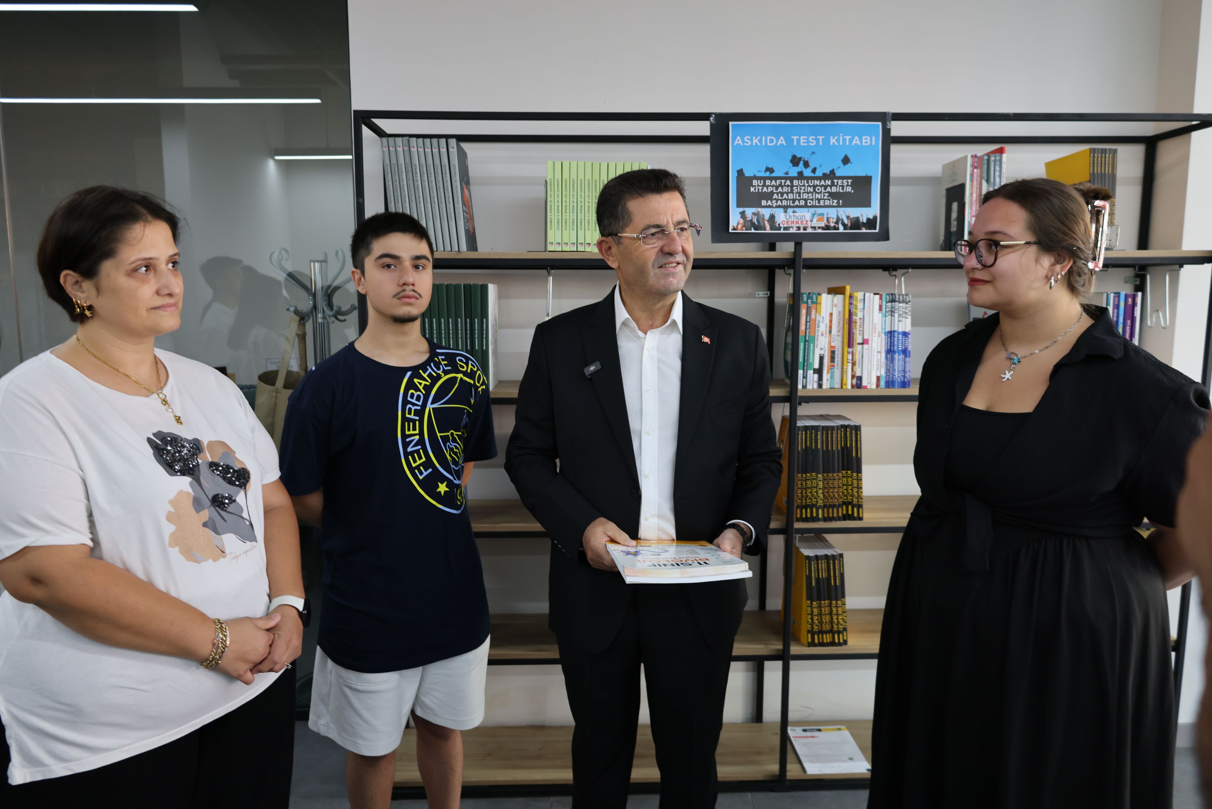 Çekmeköy Belediyesi’nden Eğitimde Dayanışma Projesi: “Askıda Test Kitabı”