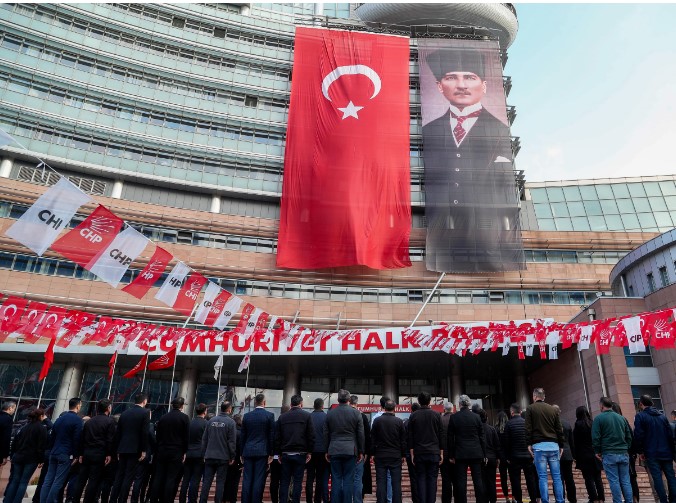 ÖZGÜR ÖZEL, ŞEHİT HABERLERİ ÜZERİNE MANİSA'DAKİ PROGRAMINI İPTAL ETTİ, YARIN CHP MYK'YI OLAĞANÜSTÜ TOPLAYACAK