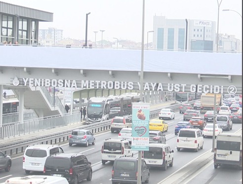 Yenibosna Metrobüs Yaya Üst Geçidi Yenilendi