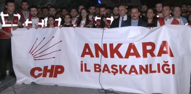 CHP Ankara Gençlik Kolları Akit TV Önüne Siyah Çelenk Bıraktı
