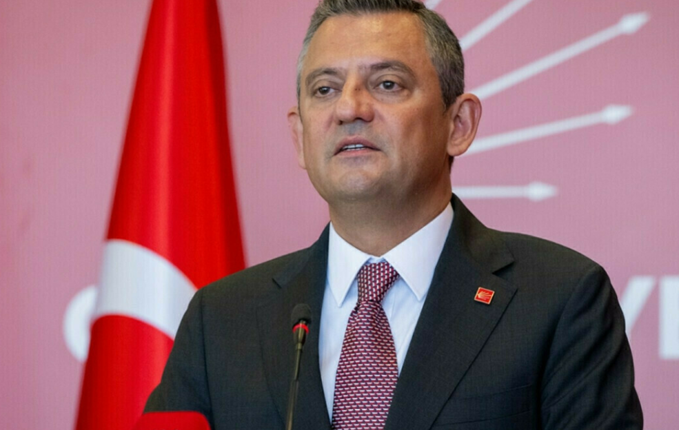 Özgür Özel’den Fatih Altaylı’nın Gözaltına Alınmasına Sert Tepki: “Gazeteciden Korkan Bir İktidarla Karşı Karşıyayız”