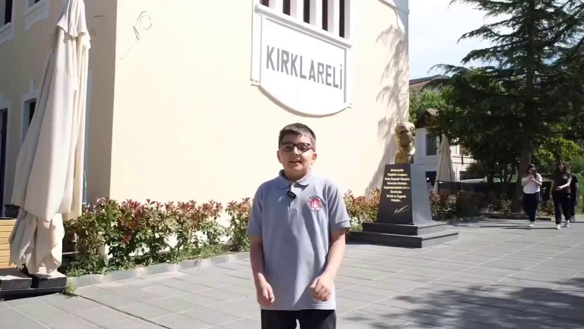 Kırklareli'nde 11 Yaşındaki Eren Beniz Sayan İngilizce Konuşma Alanında Türkiye Birincisi Oldu
