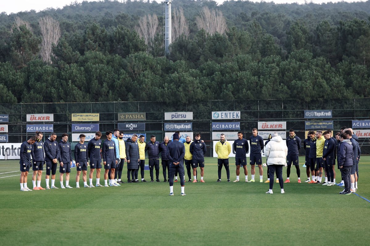 Fenerbahçe, Yangında Hayatını Kaybedenler İçin Saygı Duruşunda Bulundu