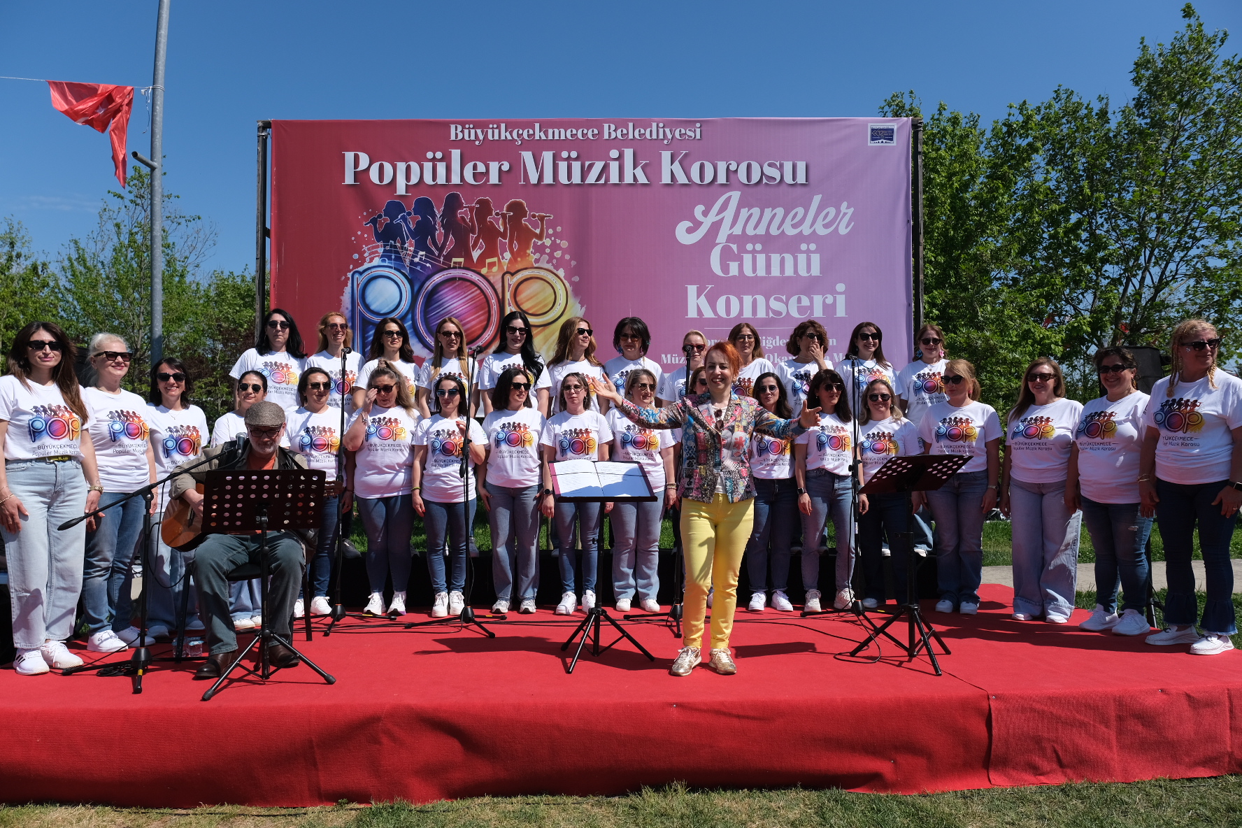 Büyükçekmece'de Anneler Günü Konseri, renkli görüntülere sahne oldu