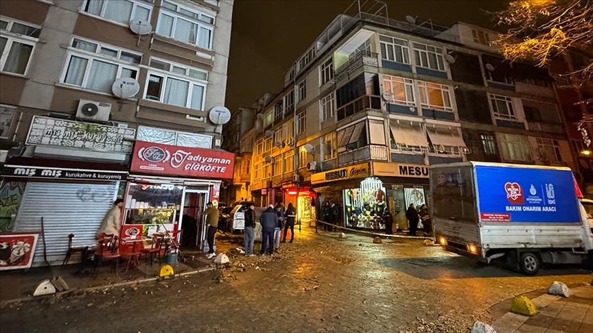 Kadıköy'de Su Şebekesi Patladı: Bina Sakinleri Güvenli Bir Şekilde Tahliye Edildi