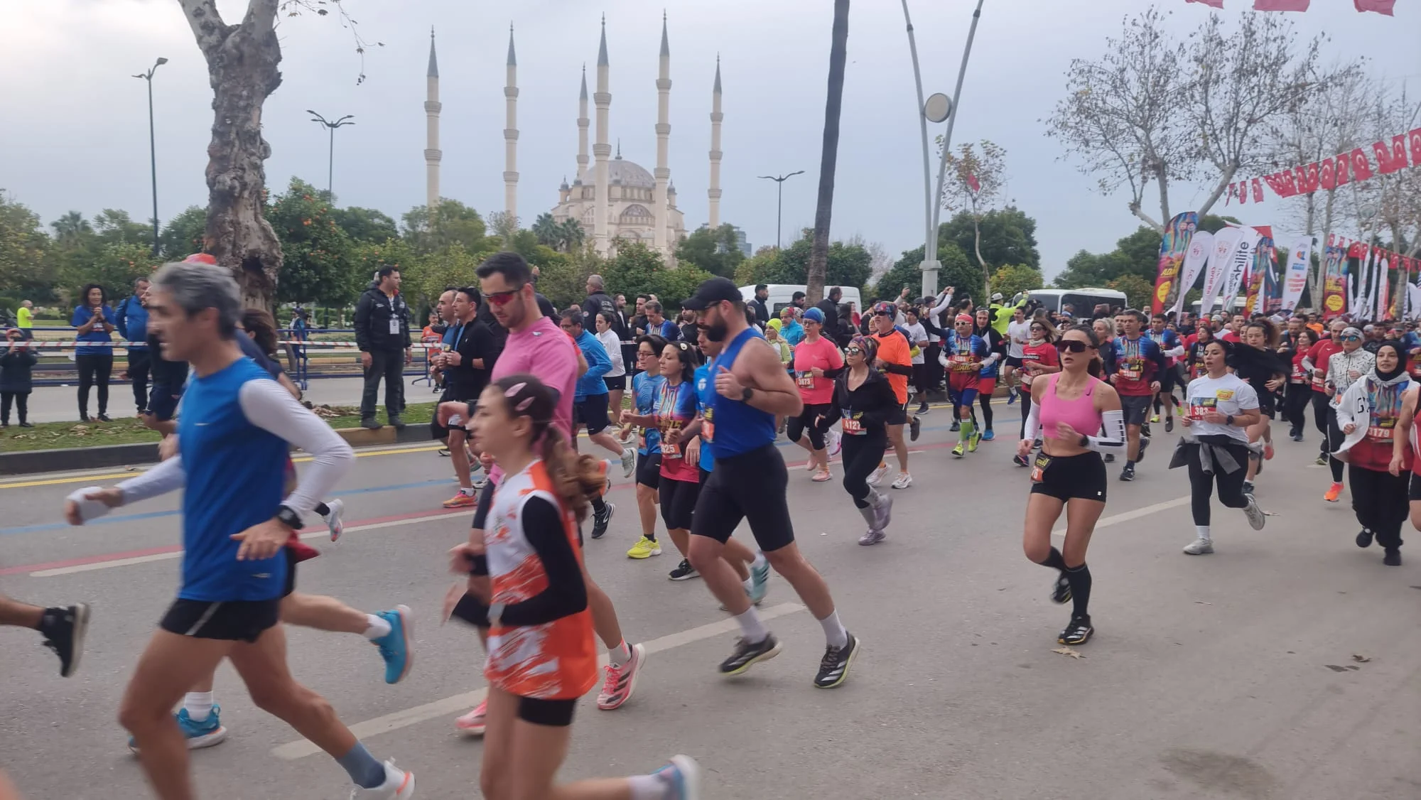 15. Uluslararası Kurtuluş Yarı Maratonu’na 4 Bin Sporcu Katıldı