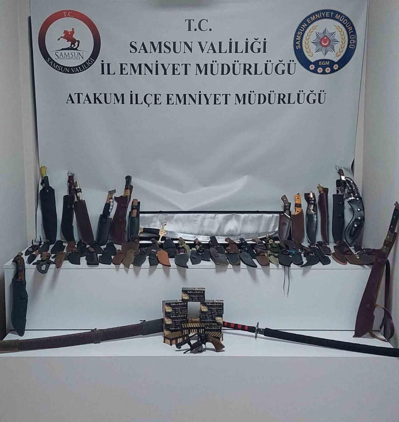 Samsun’da Polis Operasyonunda Ruhsatsız Silah ve Çok Sayıda Bıçak Ele Geçirildi!