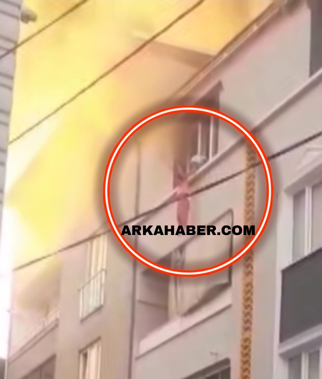 Bursa’da Çatı Katında Korku Dolu Anlar: Babaanne ve Torunu Camdan Atlayarak Kurtuldu!