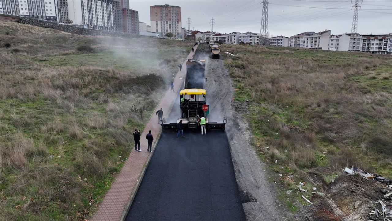 Esenyurt'ta Rekor Yol Çalışması: 2 Ayda 34 Bin Metrekare Parke Yol