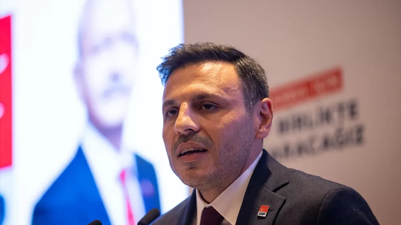 Özgür Çelik’ten Hükümete Sert Eleştiriler: “Çürümeye Mahkum Değiliz”