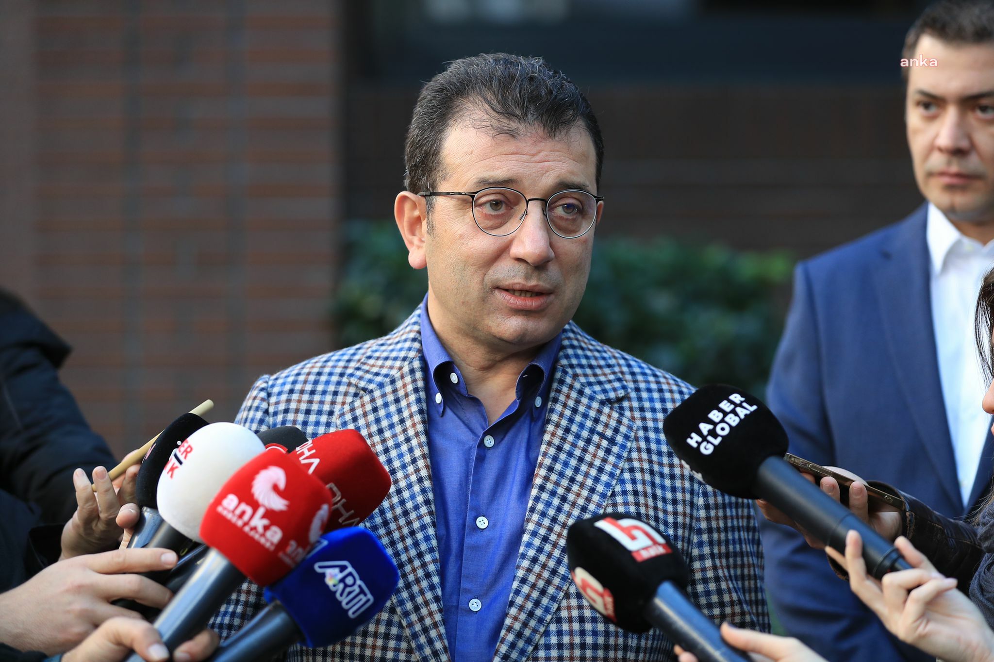 EKREM İMAMOĞLU,"kamu görevlisine alenen hakaret" suçundan yargılandığı davadan ikinci kez beraat etti.''