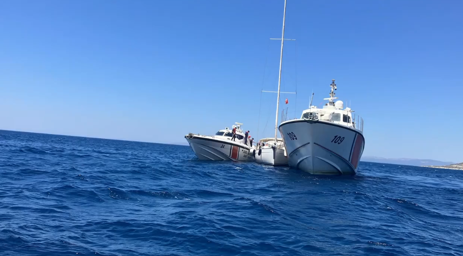 Alaçatı Körfezi'nde "Kıskaç-21" Operasyonu: 10 Şüpheli Yakalandı