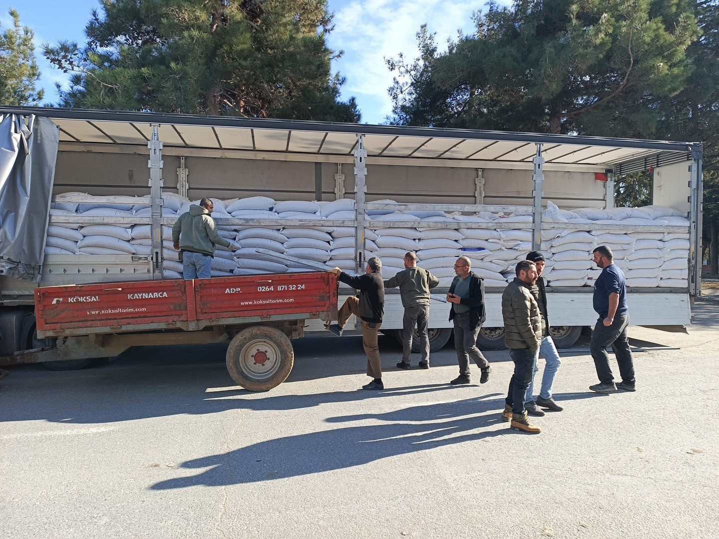  Değirmenköy’de Çiftçilere 94 Ton Kuzu Yemi Desteği Sağlandı